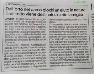 2017-07-Dallorto-nel-parco-giochi-un-aiuto-in-natura.-Il-raccolto-viene-destinato-a-sette-famiglie